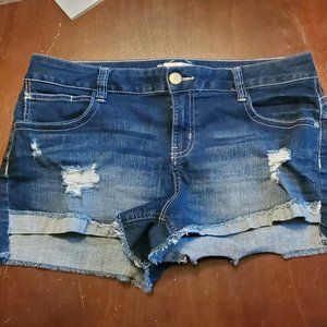 Cute No Boundaries dark wash jean shorts